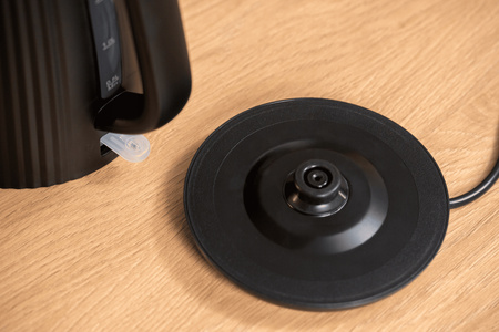 Czajnik elektryczny Kernau Basic BKSK 181 BK 2200W 1,7L STRIX styl loft